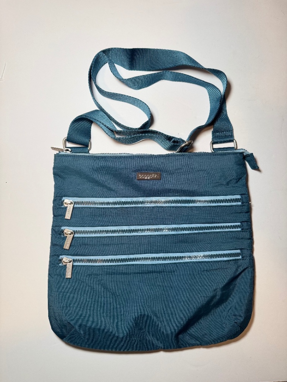 Baggallini Teal Lightweight Nylon Crossbody Travel Organizer Bag Multi Zip - Picture 2 of 5